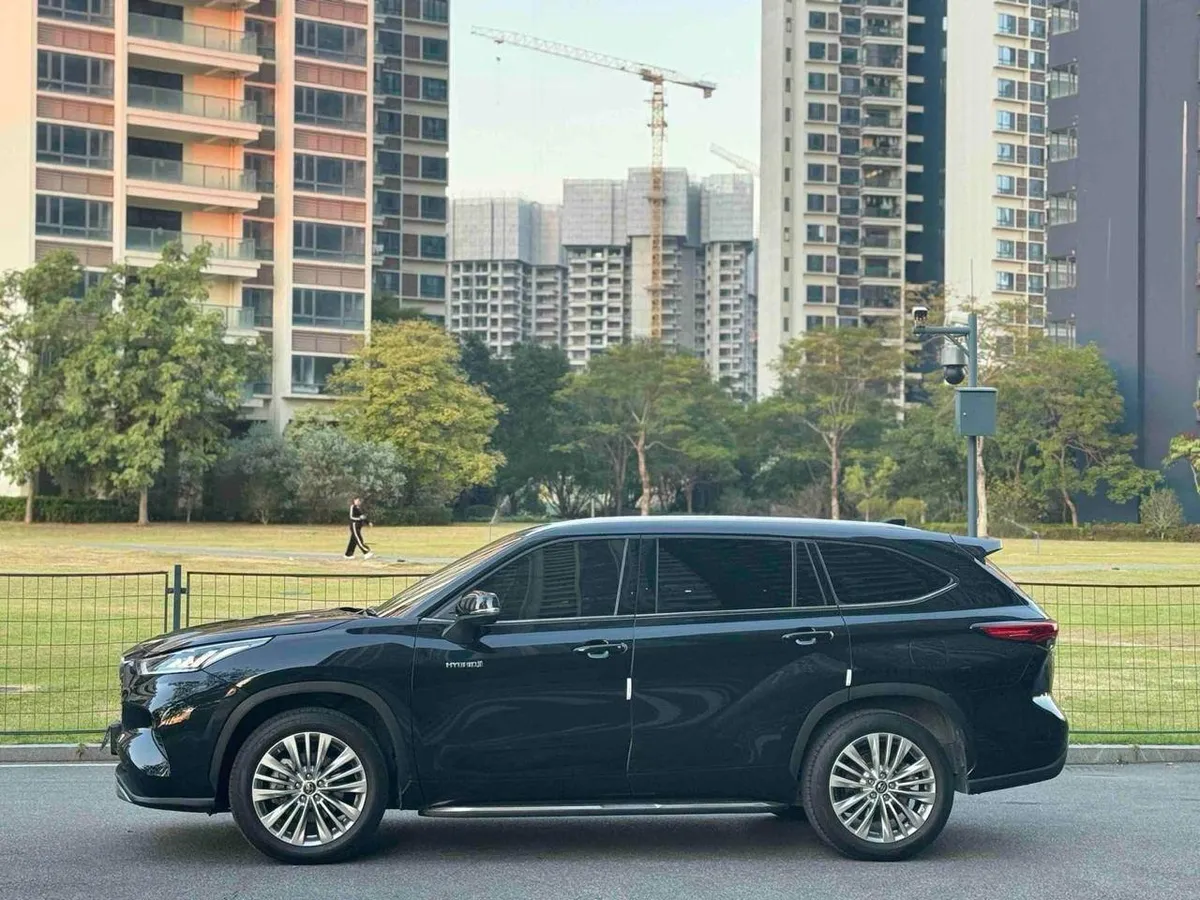 TOYOTA HIGHLANDER PREMIUM 7-SEATER 2022