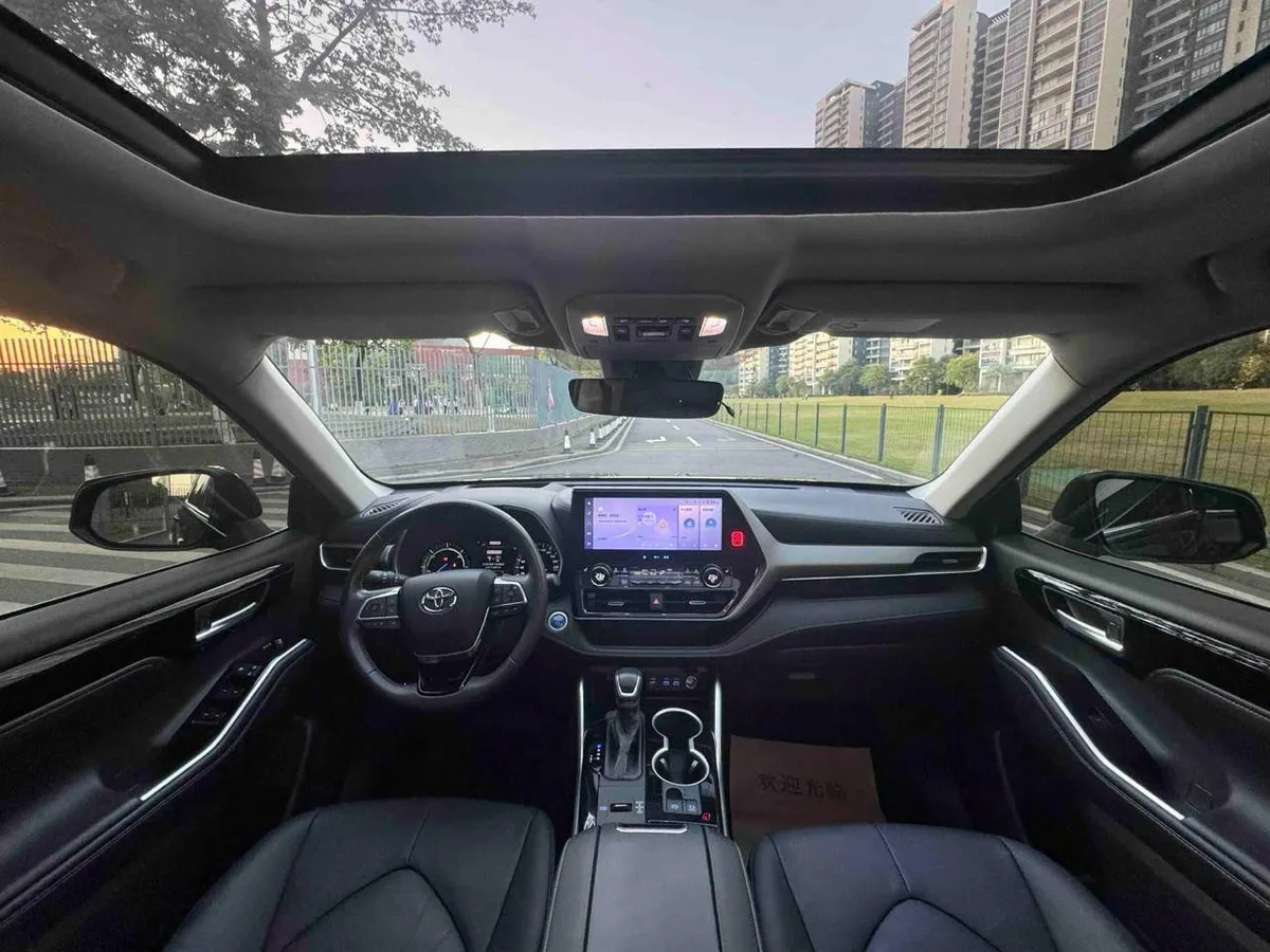 TOYOTA HIGHLANDER PREMIUM 7-SEATER 2022