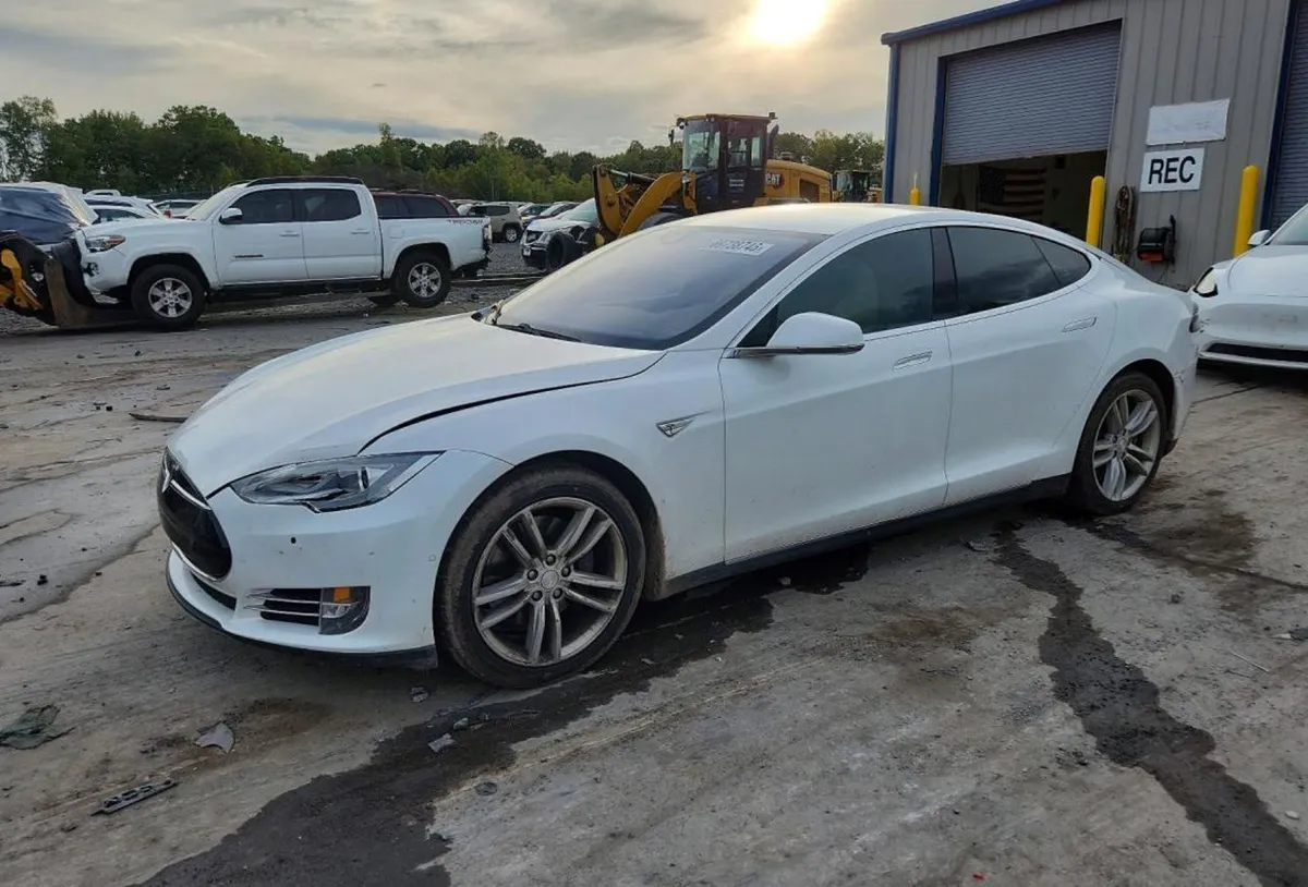 TESLA MODEL S 2015
