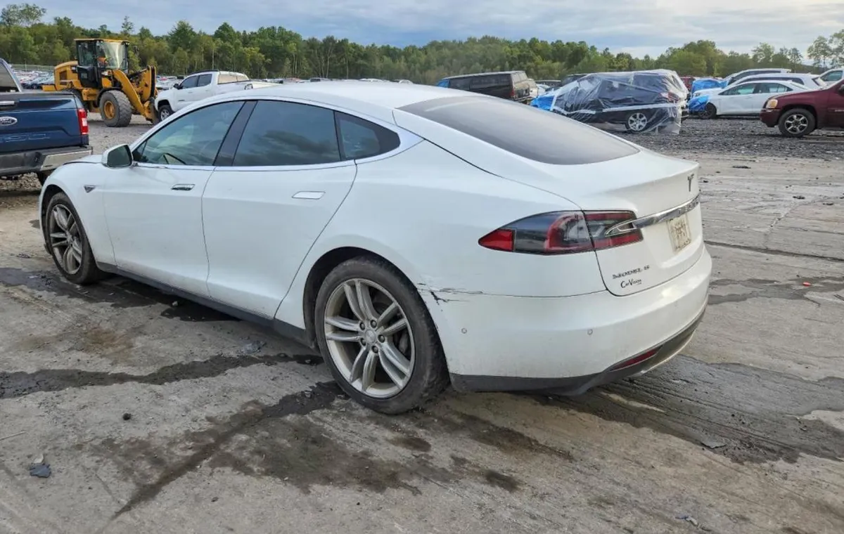 TESLA MODEL S 2015