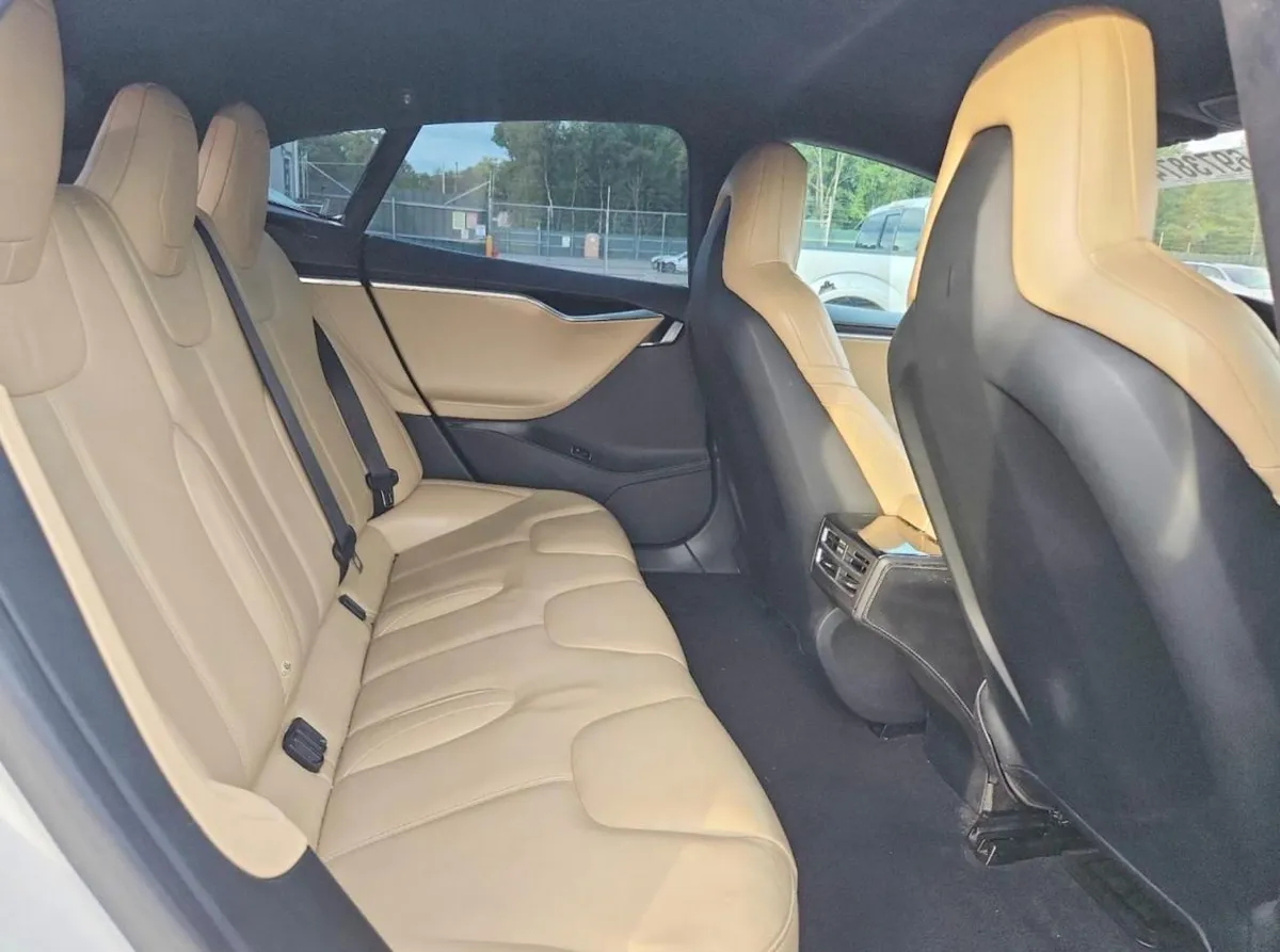 TESLA MODEL S 2015