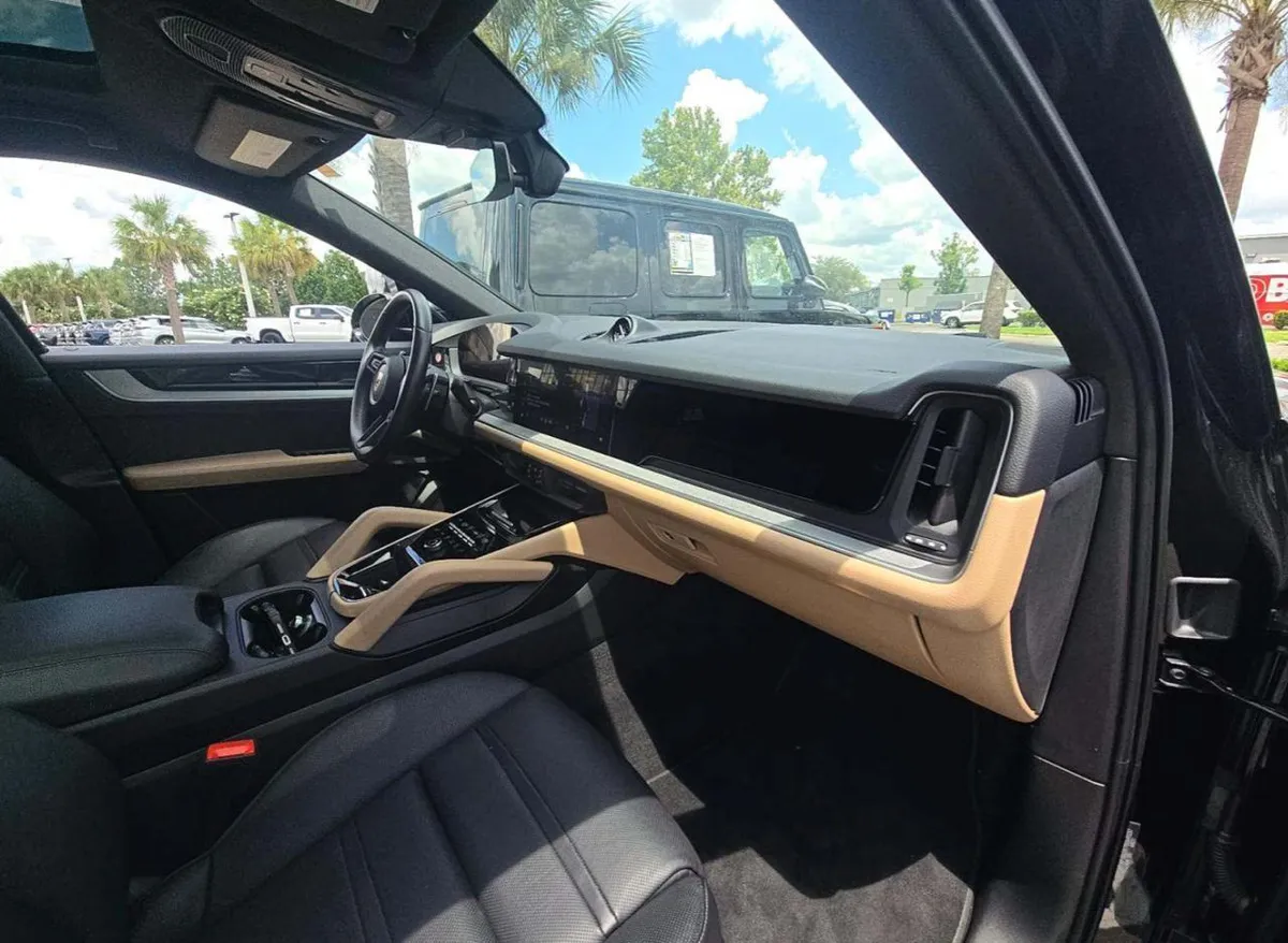 PORSCHE CAYENNE COUPE 2024