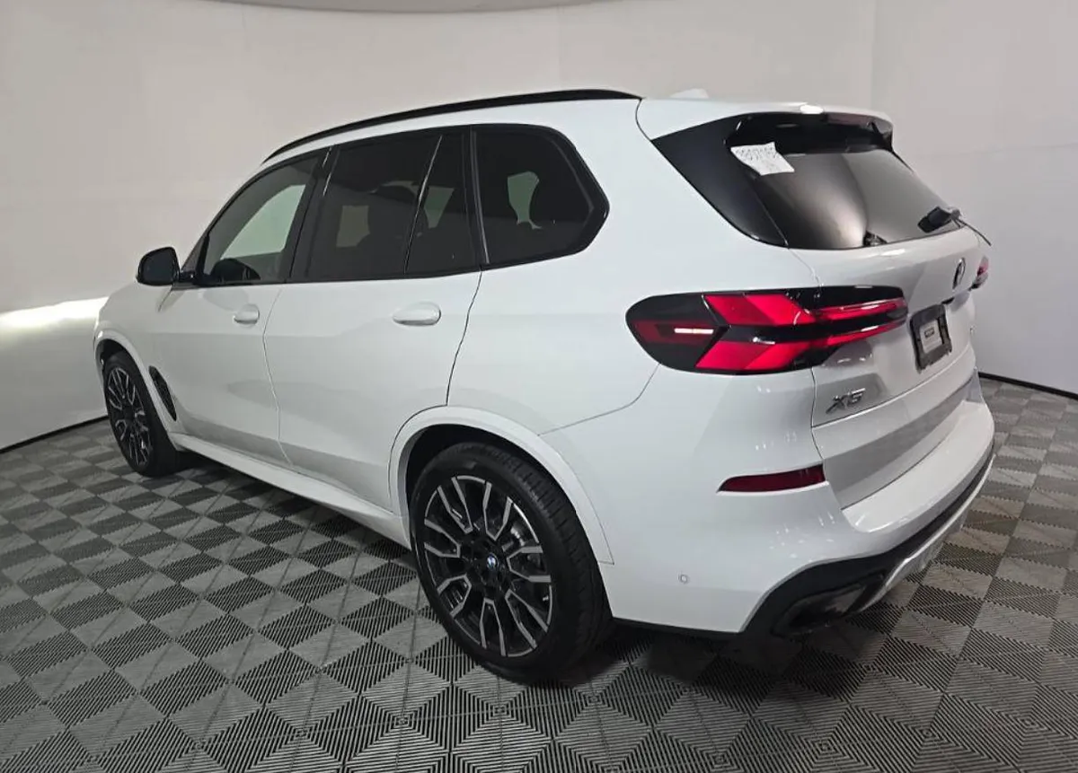 BMW X5 SPORTS ACTIVITY VEHICLE 2024