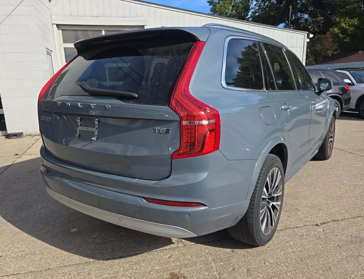 VOLVO XC90 T5 MOMENTUM 7-PASSENGER 2022