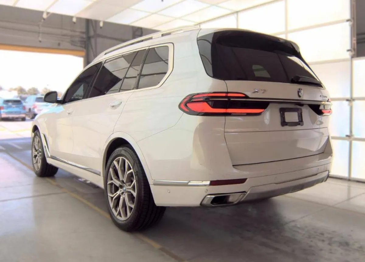 BMW X7 SPORTS ACTIVITY VEHICLE 2023