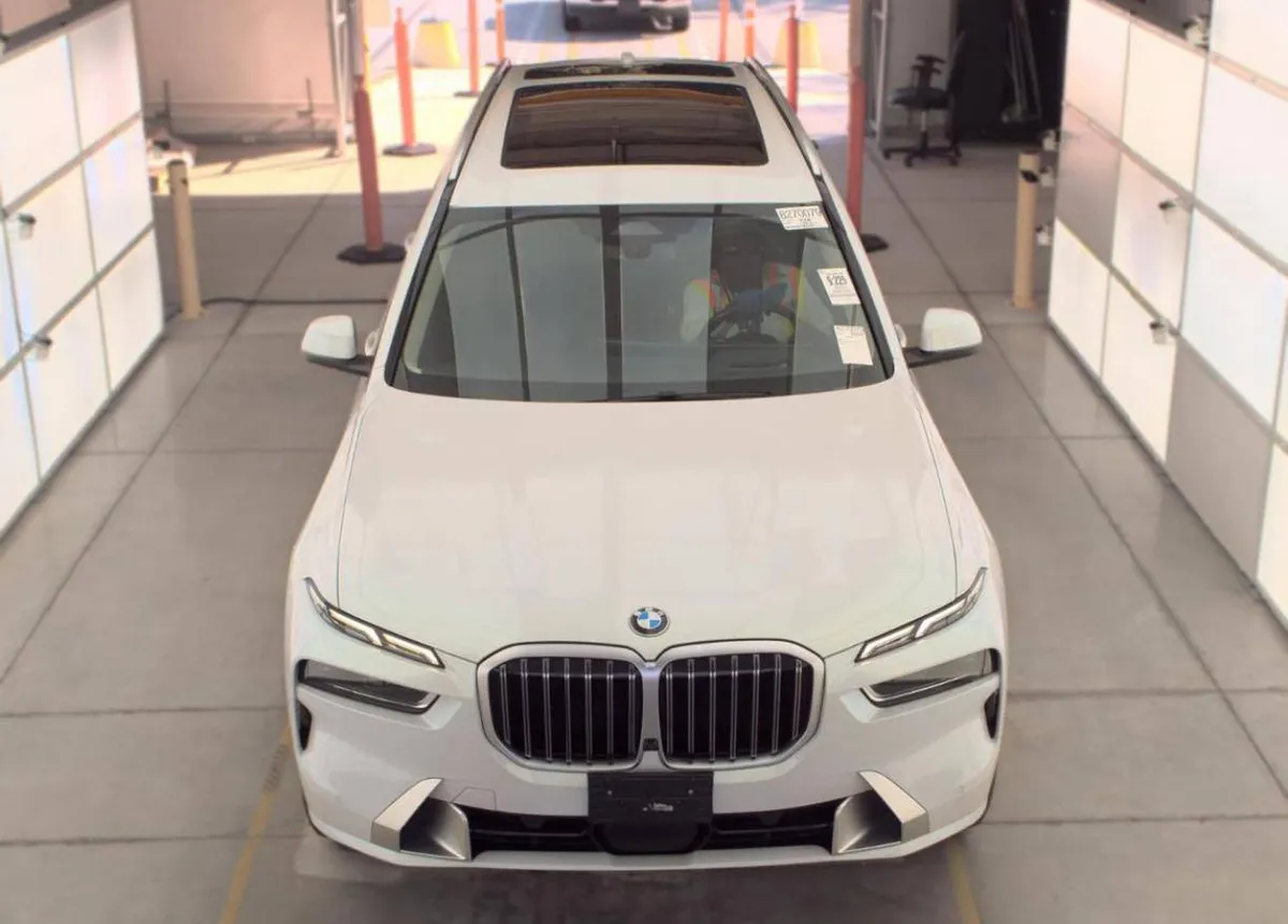 BMW X7 SPORTS ACTIVITY VEHICLE 2023