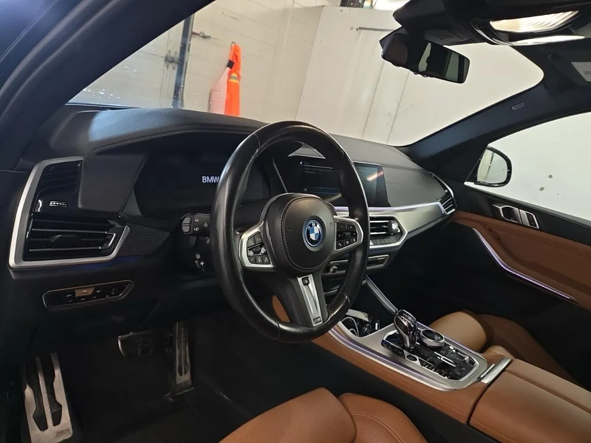 BMW X5XDRIVE45E M 4-ЗОННЫЙ АВТОМАТИТЧЕСКИЙ КЛИМАТ КОНТРОЛЬ 2023