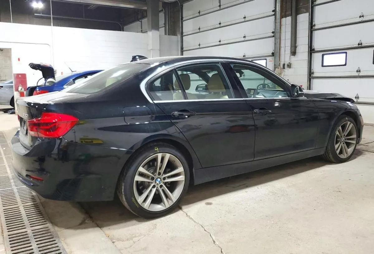 BMW 330 XI 2016
