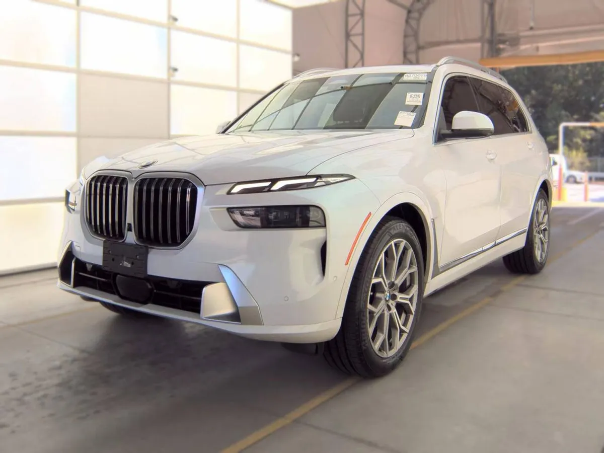 BMW X7 SPORTS ACTIVITY VEHICLE 2023