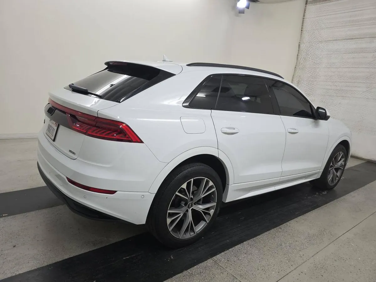AUDI Q8 ПАНОРАМНАЯ КРЫША 1-Й И 2-Й РЯД 2023