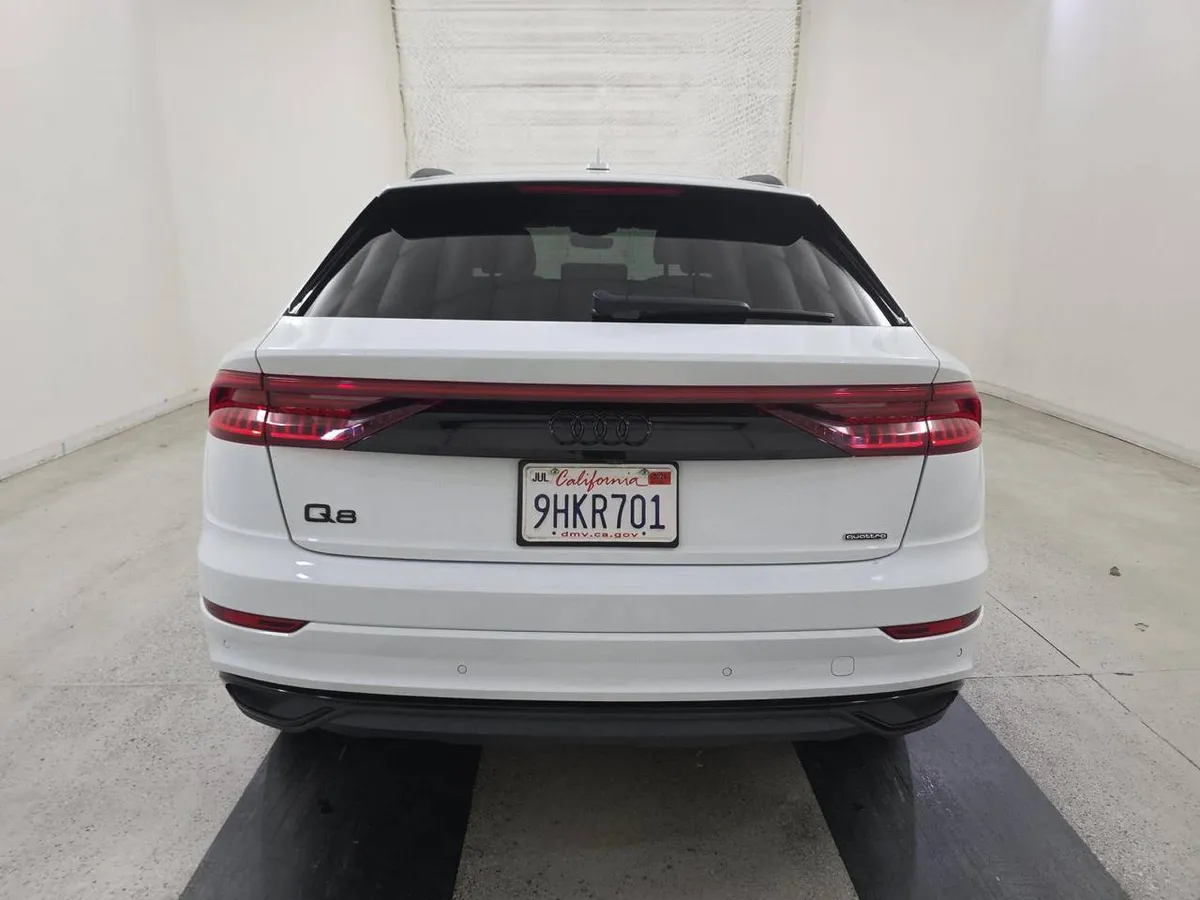 AUDI Q8 ПАНОРАМНАЯ КРЫША 1-Й И 2-Й РЯД 2023