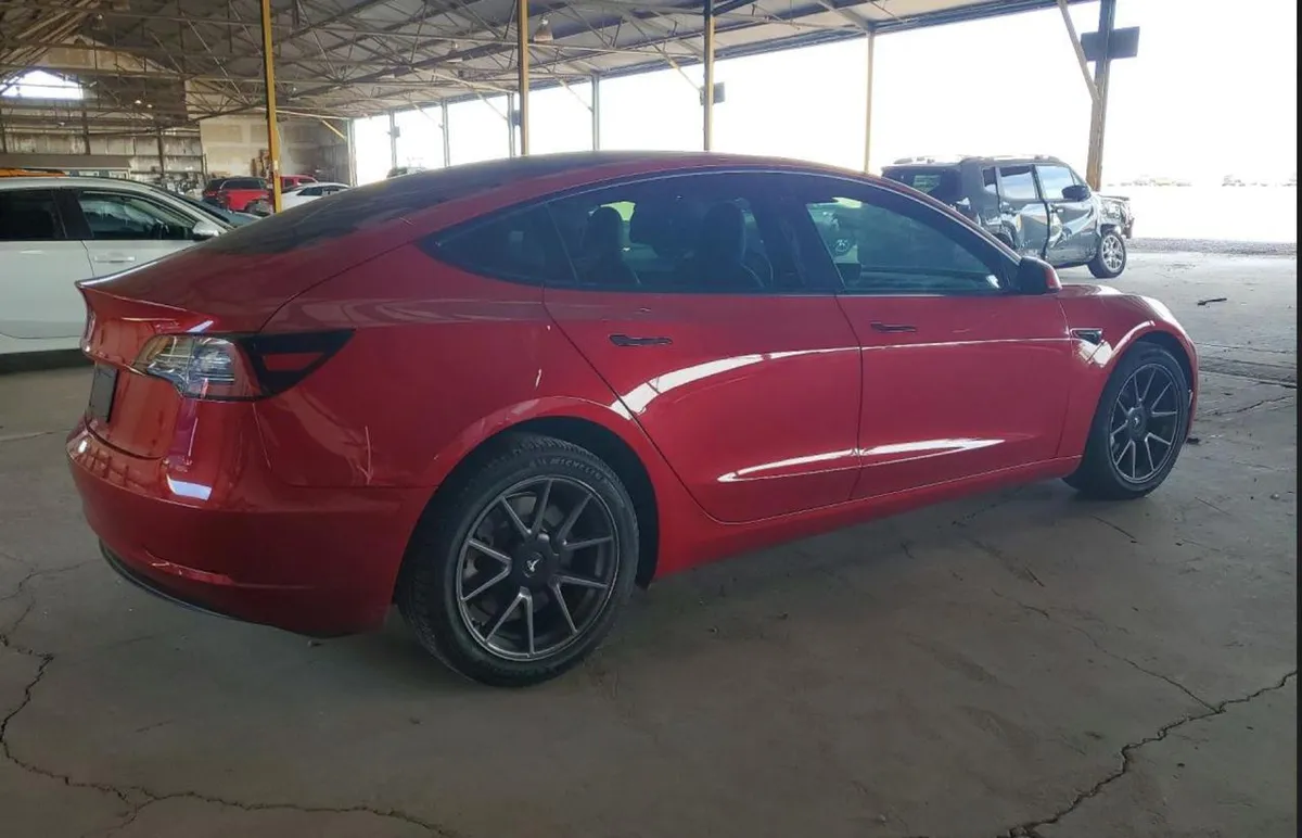 TESLA MODEL 3 2021