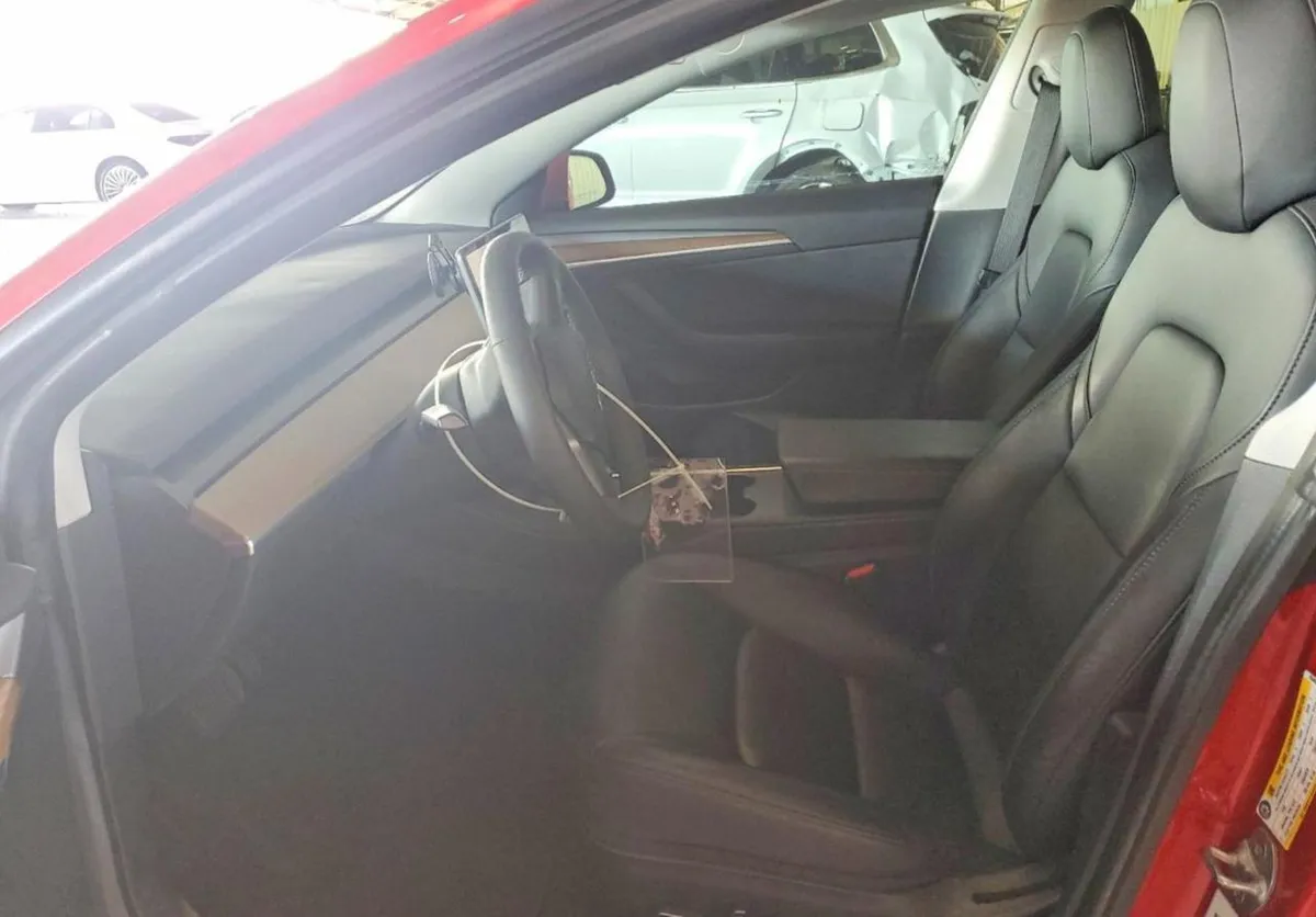 TESLA MODEL 3 2021