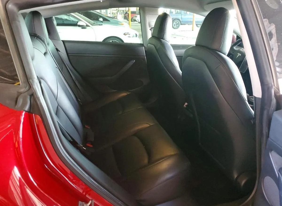 TESLA MODEL 3 2021