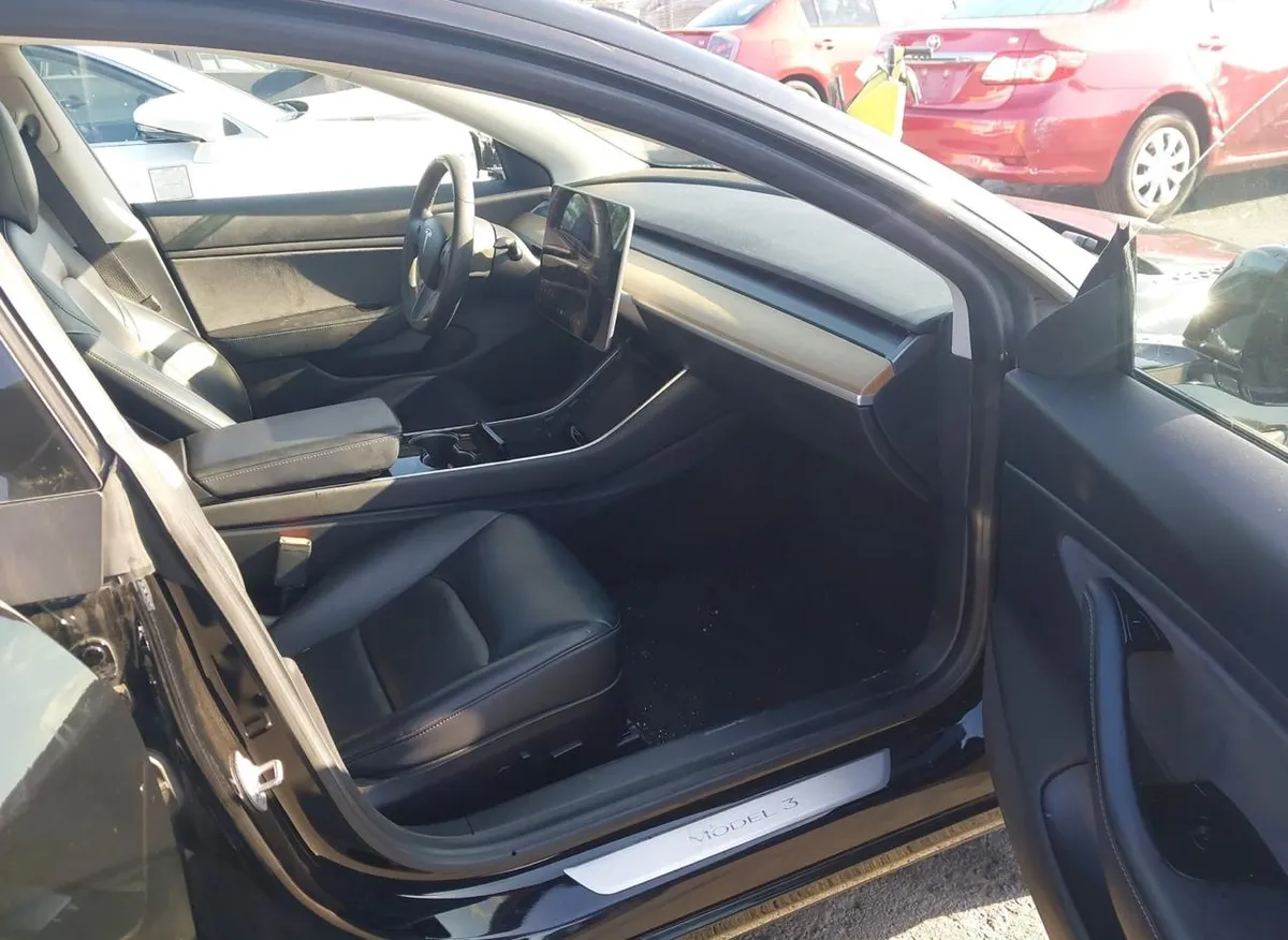 TESLA MODEL 3 2019
