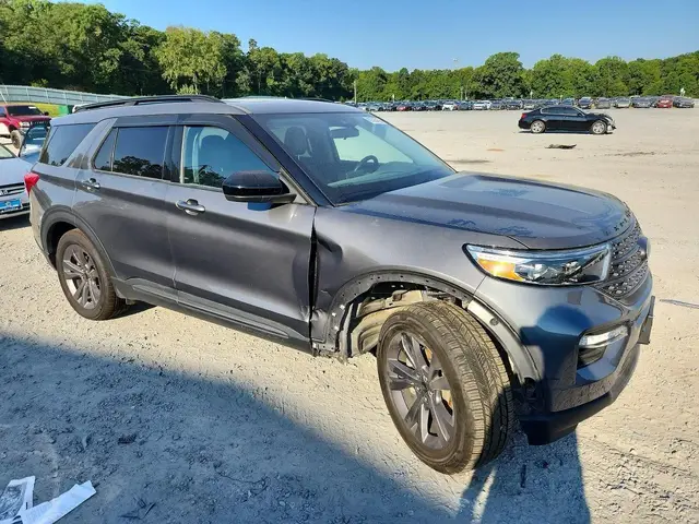FORD EXPLORER XLT 2023