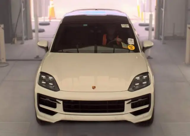PORSCHE CAYENNE COUPE 2024