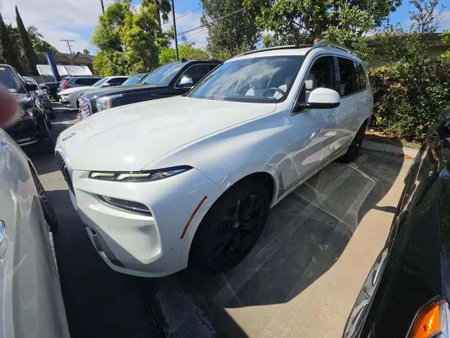 BMW X7 SPORTS ACTIVITY VEHICLE 2024