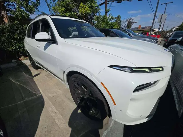 BMW X7 SPORTS ACTIVITY VEHICLE 2024