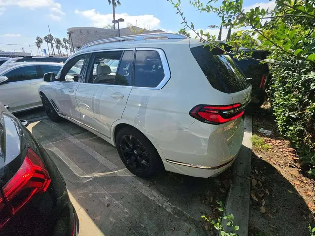 BMW X7 SPORTS ACTIVITY VEHICLE 2024