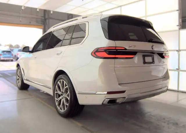 BMW X7 SPORTS ACTIVITY VEHICLE 2023