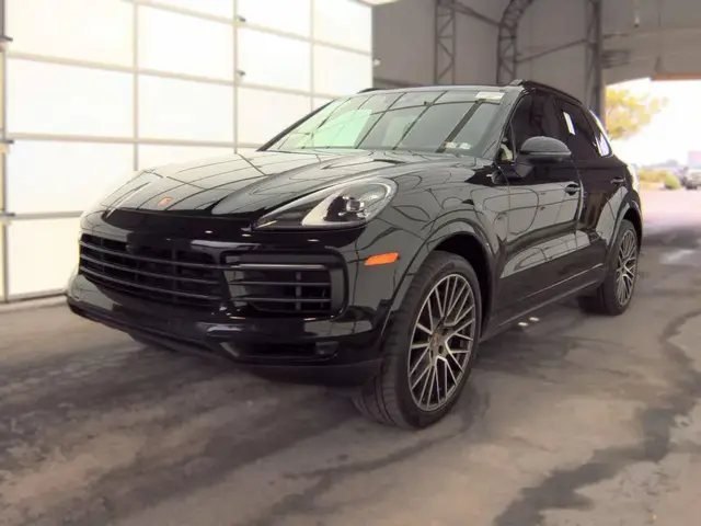 PORSCHE CAYENNE PLATINUM EDITION 2023