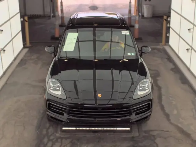 PORSCHE CAYENNE PLATINUM EDITION 2023