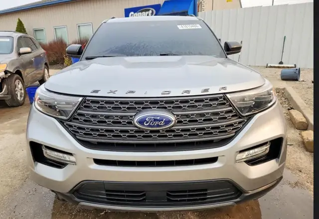 FORD EXPLORER XLT 2023