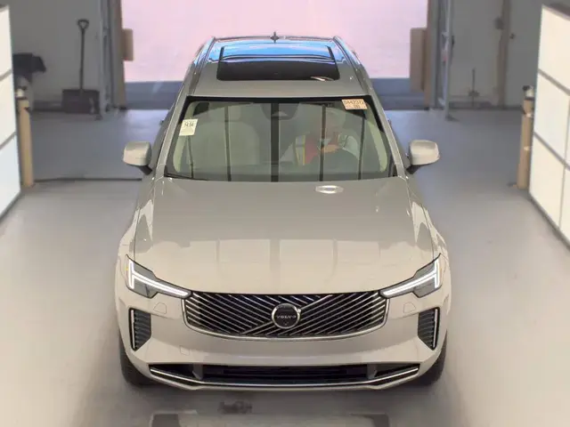 VOLVO XC90 PLUG-IN HYBRID ULTRA 2025
