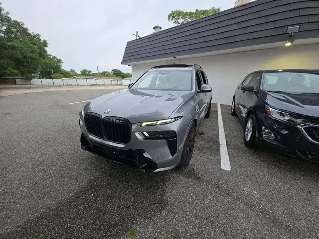 BMW X7 SPORTS ACTIVITY VEHICLE 2024