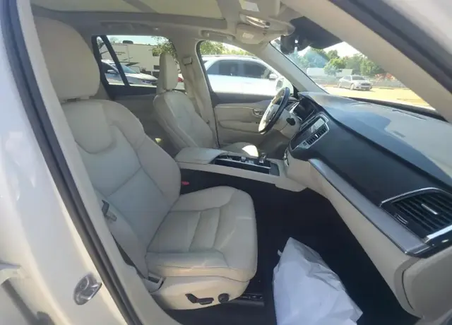 VOLVO XC90 B5 CORE 7-PASSENGER 2023