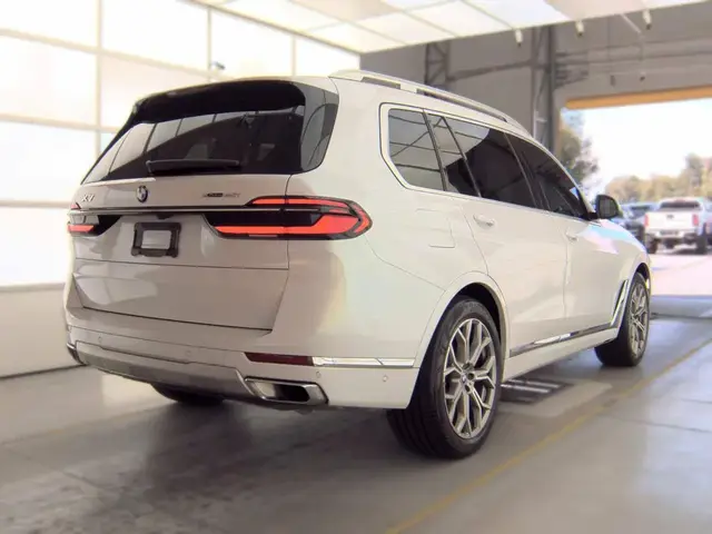 BMW X7 SPORTS ACTIVITY VEHICLE 2023