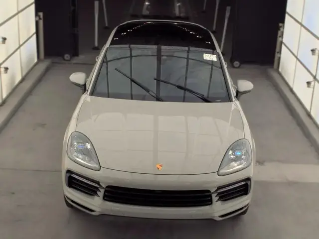 PORSCHE CAYENNE COUPE 2023