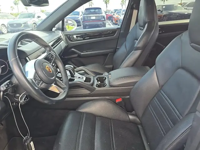 PORSCHE CAYENNE COUPE 2023