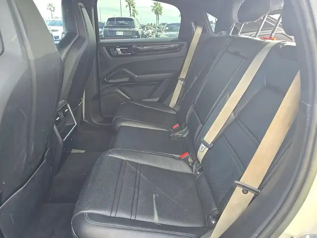 PORSCHE CAYENNE COUPE 2023