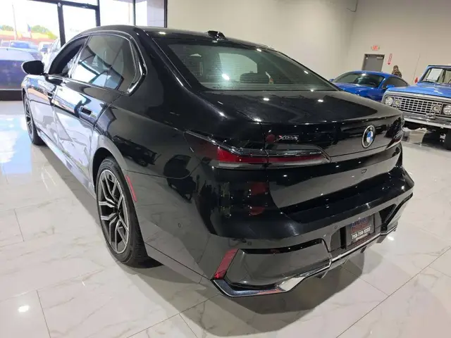 BMW 7 SERIES PREMIUM PACKAGE 2024
