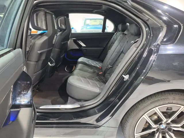 BMW 7 SERIES PREMIUM PACKAGE 2024