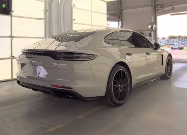 PORSCHE PANAMERA PLATINUM EDITION 2023