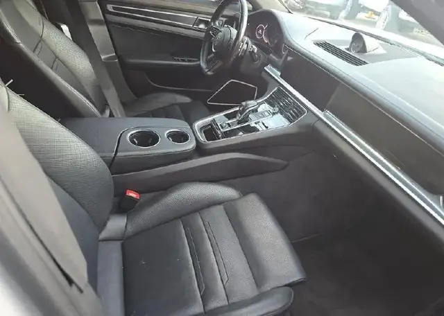 PORSCHE PANAMERA PLATINUM EDITION 2023