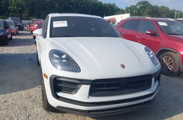 PORSCHE MACAN T 2025