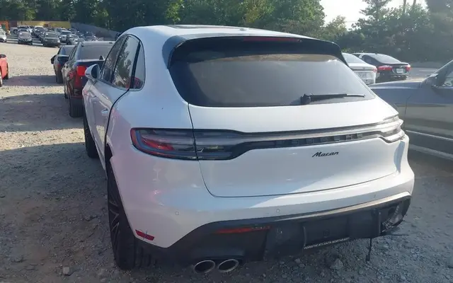 PORSCHE MACAN T 2025