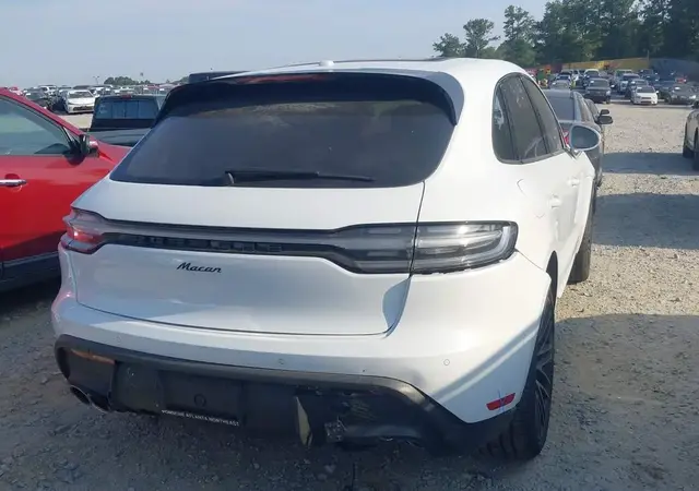 PORSCHE MACAN T 2025