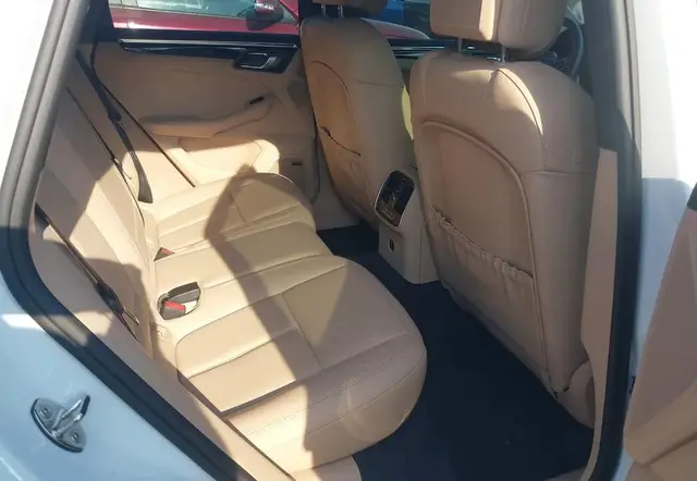 PORSCHE MACAN T 2025
