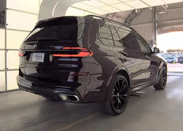 BMW X7 SPORTS ACTIVITY VEHICLE 2023