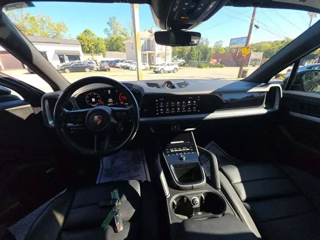 PORSCHE CAYENNE 2024
