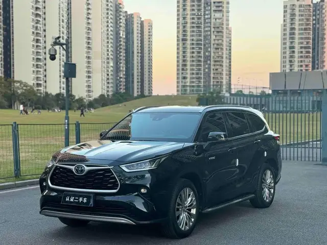 TOYOTA HIGHLANDER PREMIUM 7-SEATER 2022
