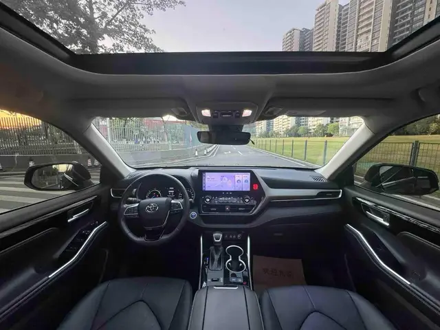TOYOTA HIGHLANDER PREMIUM 7-SEATER 2022