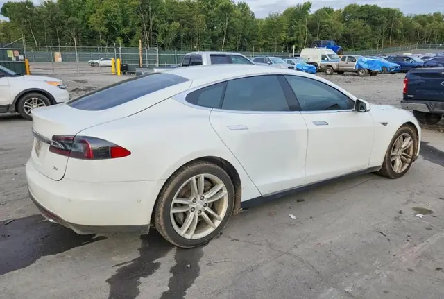 TESLA MODEL S 2015