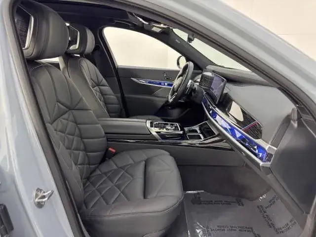 BMW 7 SERIES M SPORT PACKAGE + PREMIUM PACKAGE 2024