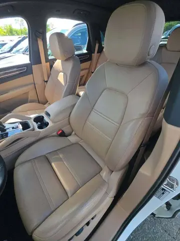 PORSCHE CAYENNE PLATINUM EDITION 2022